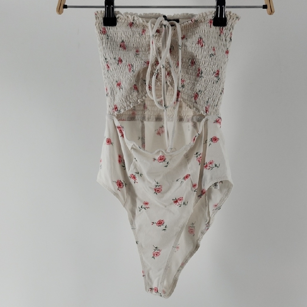 Forever 21 Floral HalterbExposed Stomach Pull On Bodysuit Small